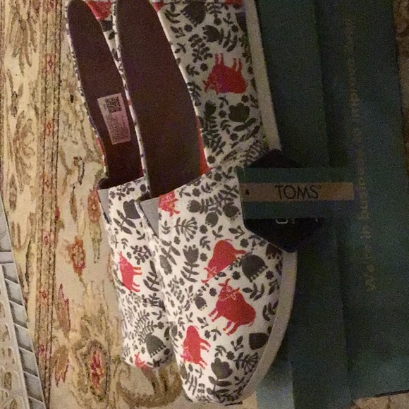 Toms ox red, grey and white design - Picture 3 of 4